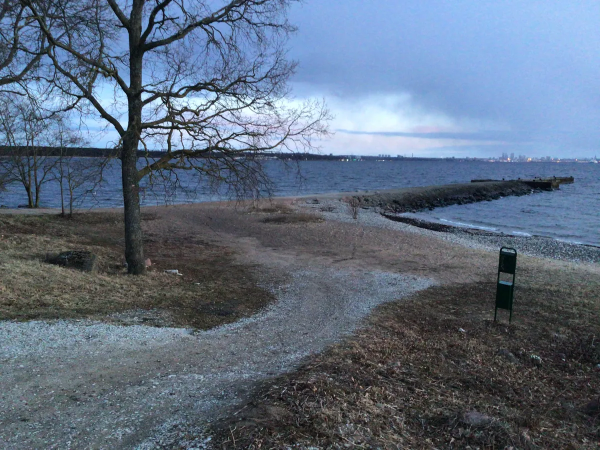 Merivälja muul, kuhu taheti rajada jahisadam koos hotelli ja restoraniga, ent kohalikud olid vastu.