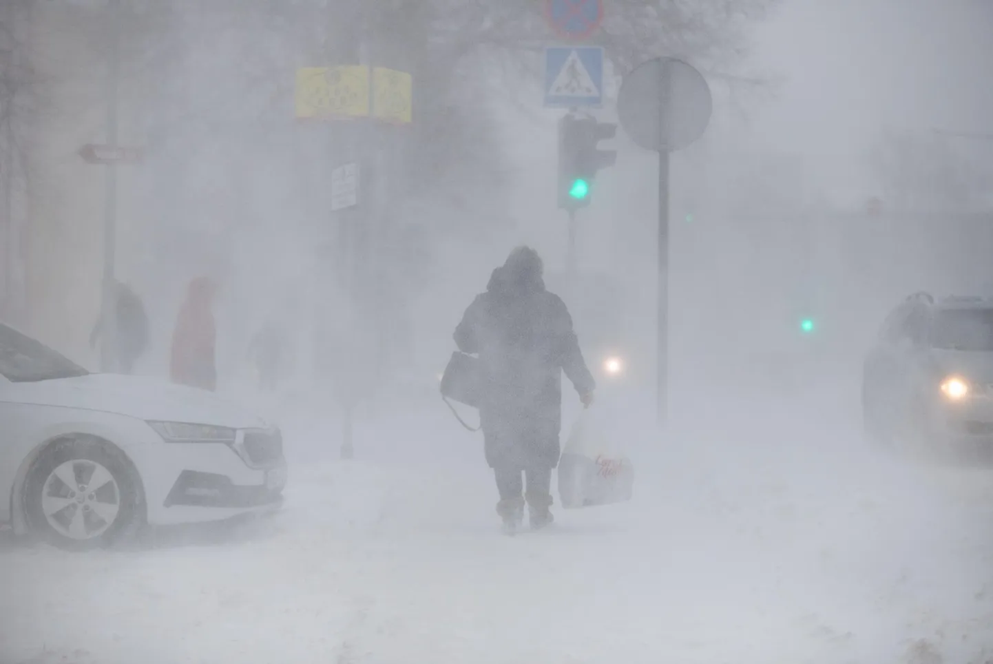 Lumesadu võib kella 18 ja 19 vahel oluliselt halvendada nähtavust.