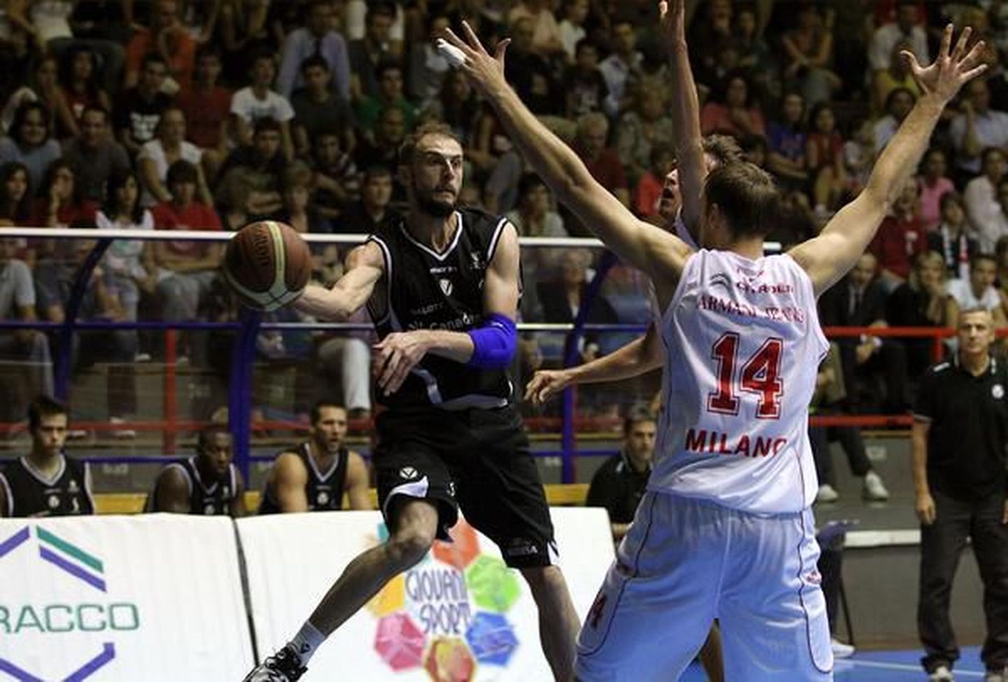 Viktor Sanikidze mängus Armani Jeansi vastu.