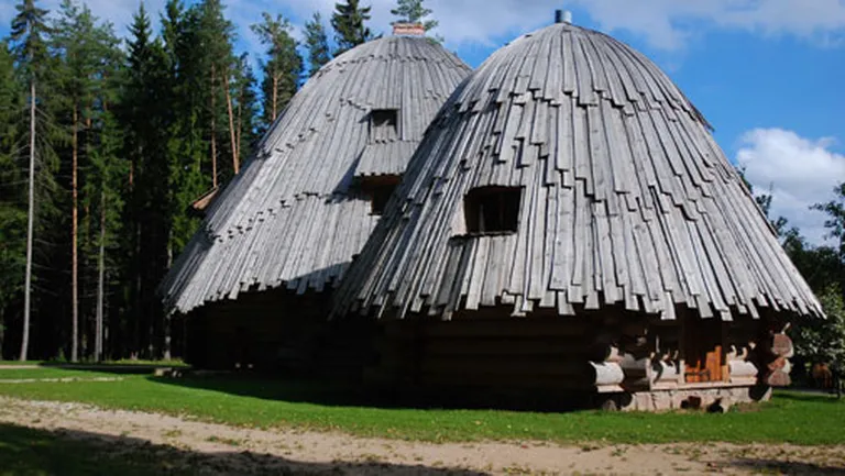 Poķu māja (Pokumaa), kas celta pēc mākslinieka Edgara Vintera skicēm