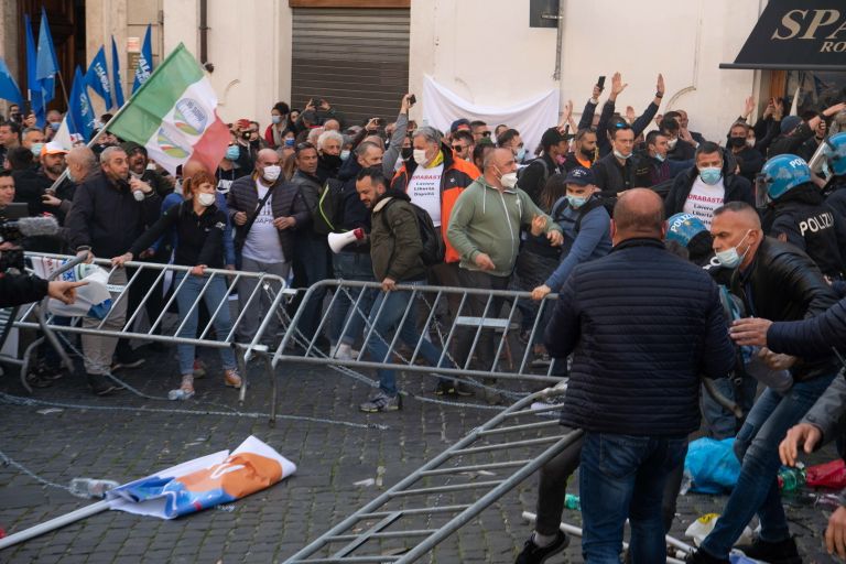 Столкновения с полицией в Риме.