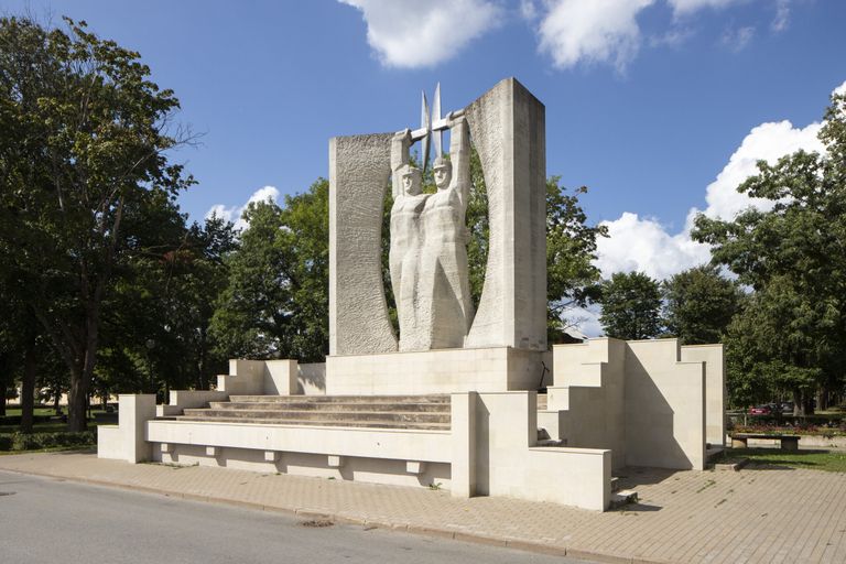 Olav Männi, Udo Ivask, monument «Au tööle» Kohtla-Järvel.