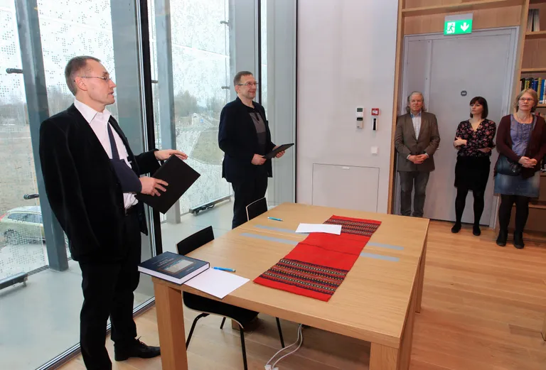 Eesti Rahva Muuseumi direktor Tõnis Lukas ja Eesti kirjandusmuuseumi direktor Urmas Sutrop. / Sille Annuk