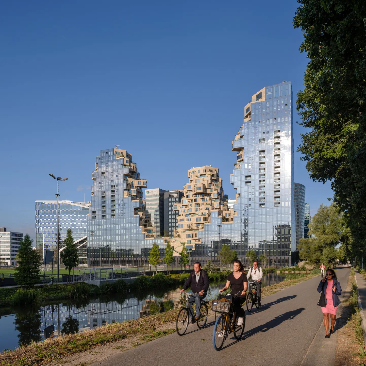 Valley nimeline kõrghoone Amsterdamis.