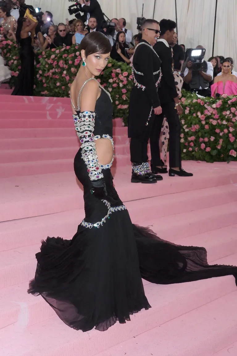 Белла Хадид. Met Gala 2019.