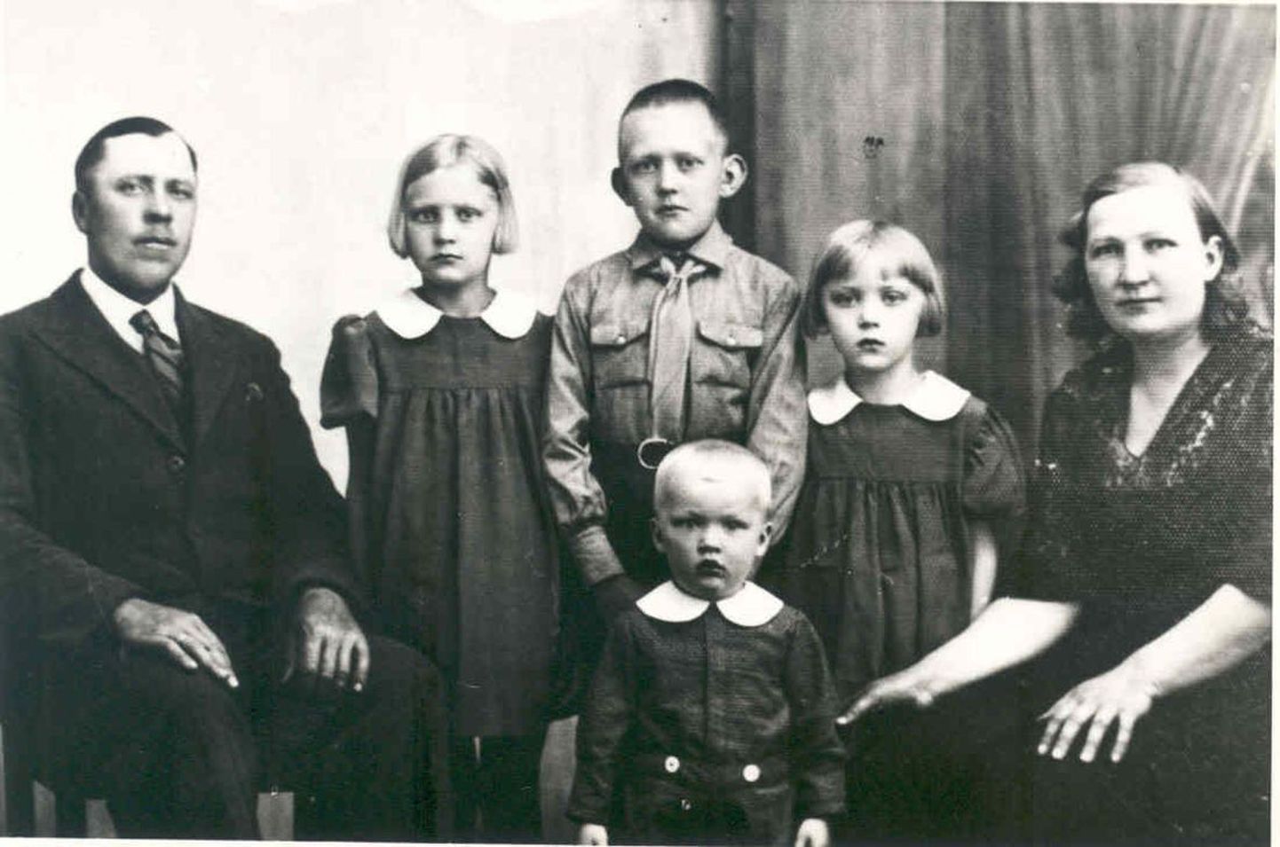 Viimane foto Suure-Turpsi peremehe Artur Tirmaste perest enne küüditamist.