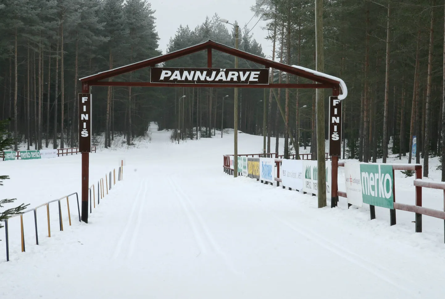 Алутагузеский центр отдыха и спорта расположен в Паннъярве.