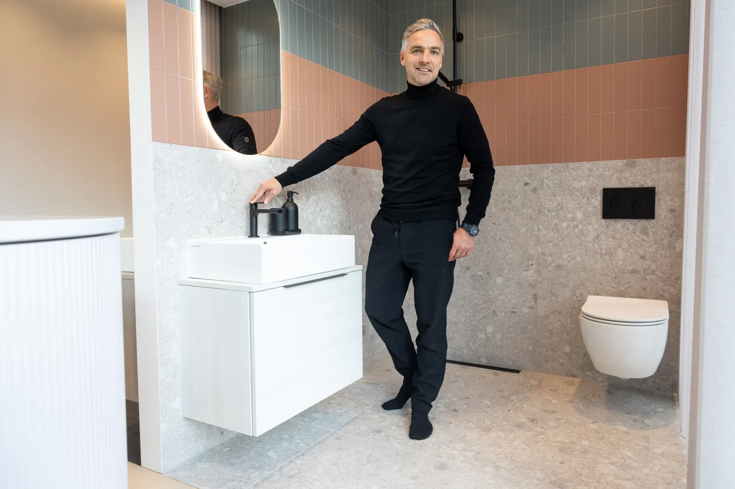 Reterra tegevjuht Reigo Randmets Hipodroomi arenduse näidiskorteris.