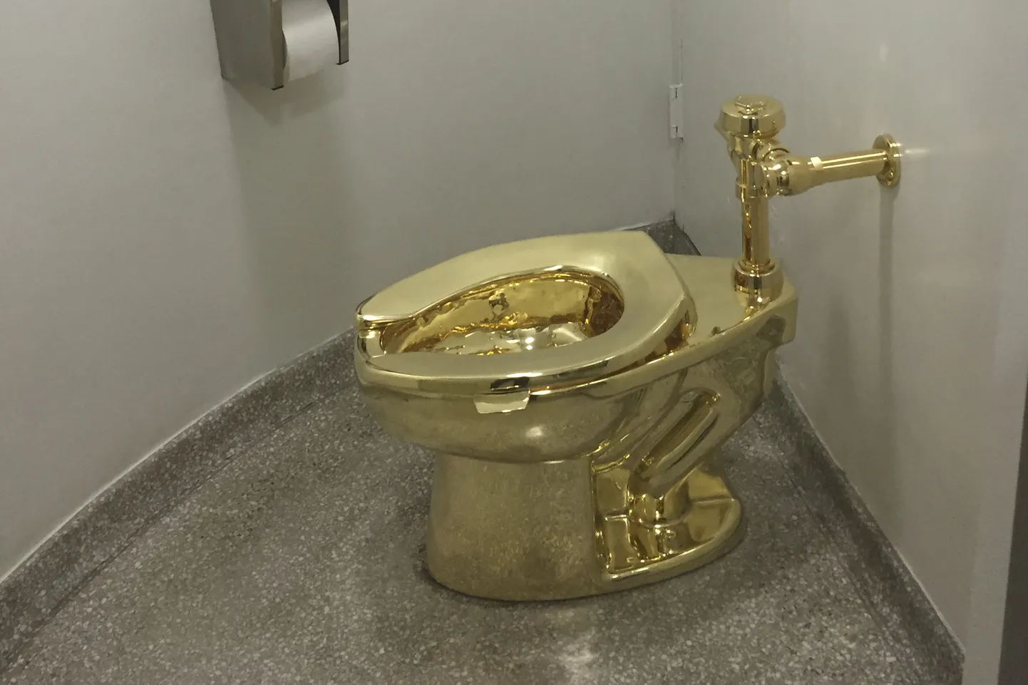 Guggenheimi muuseumi kuldne WC-pott