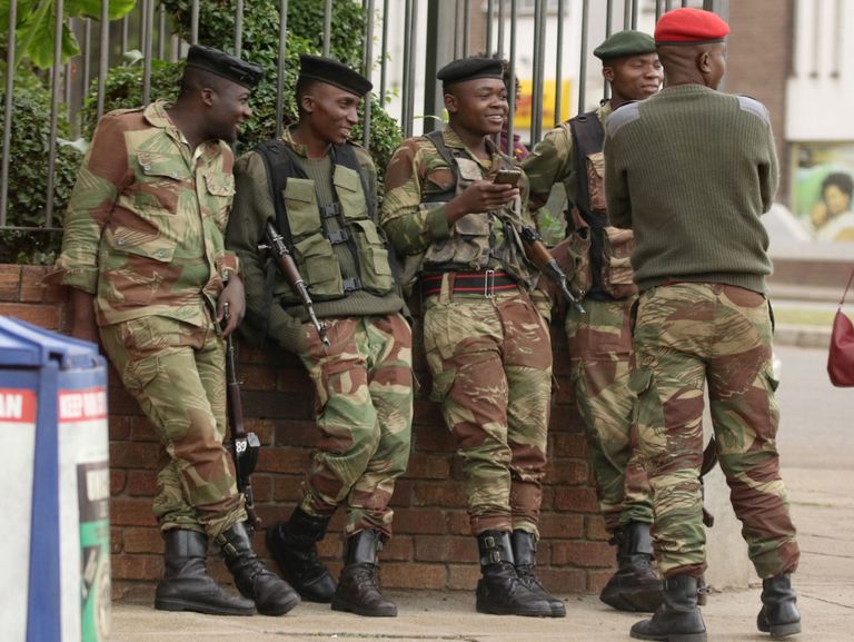 Sõdurid Harares.