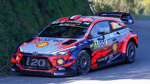 Sebastien Loeb saab Hyundai WRC-masinaga ajaloolise võimaluse