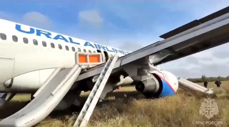 Аварийная посадка в поле.