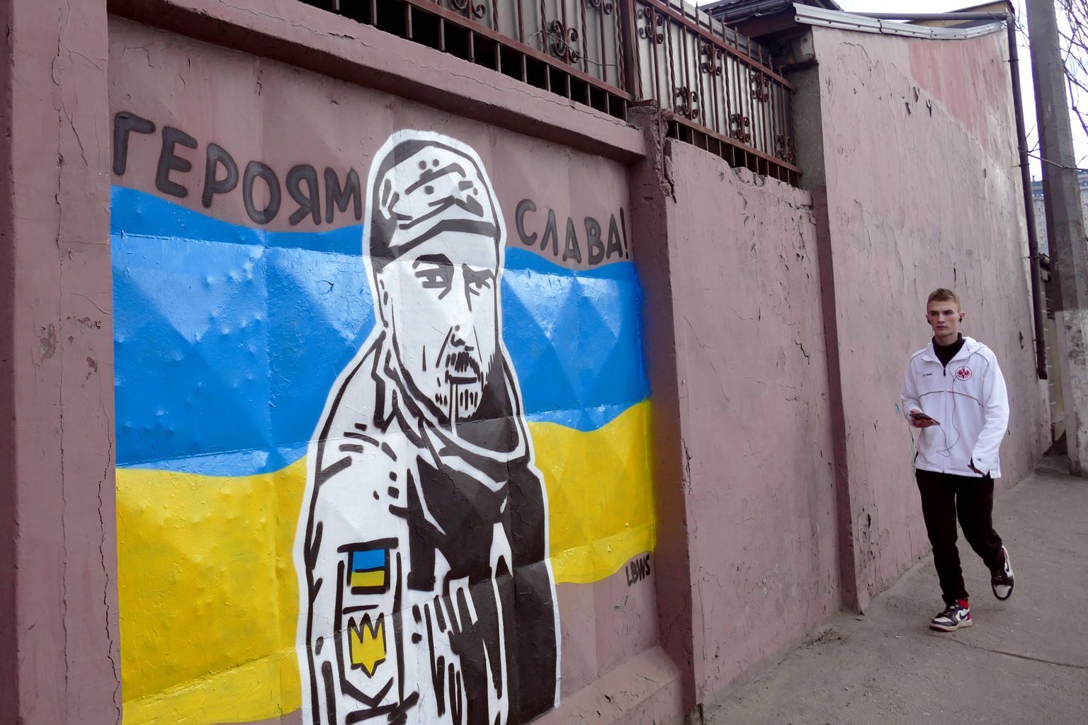 Ukrainas Odessas tehtud seinajoonistus, millel on kujutatud venelaste poolt maha lastud ukrainlasest sõjavangi, kelleks osutus Oleksandr Matsijevski