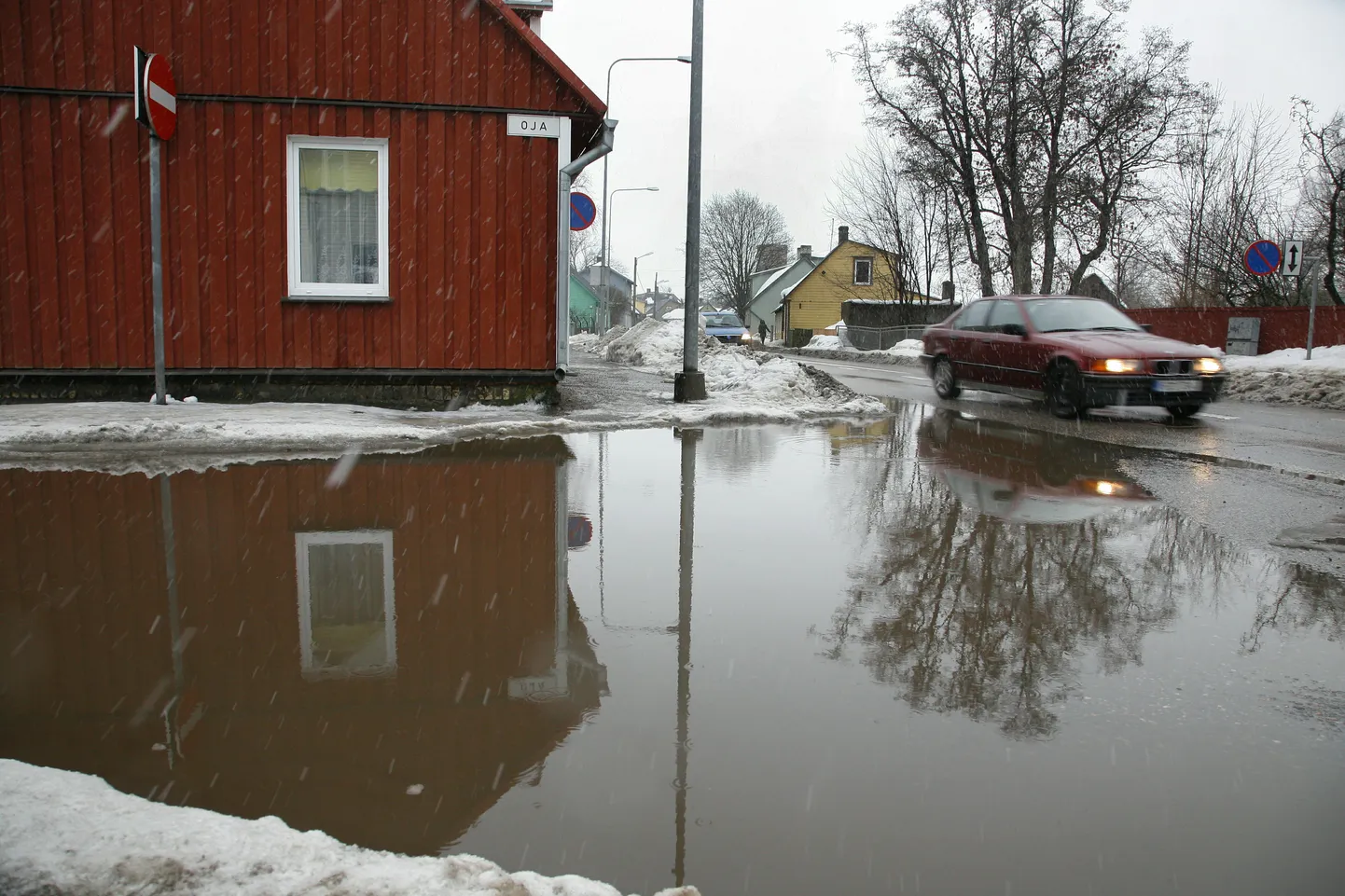 Oja tänav muutus ojaks.