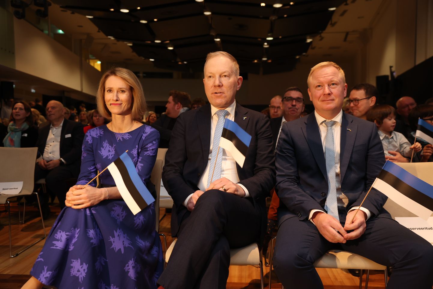 Nn maksuküüru kaotamise näol on tegu Reformierakonna valmislubadusega. Pildil peaminister Kaja Kallas, Marko Mihkelson ja rahandusminister Mart Võrklaev.