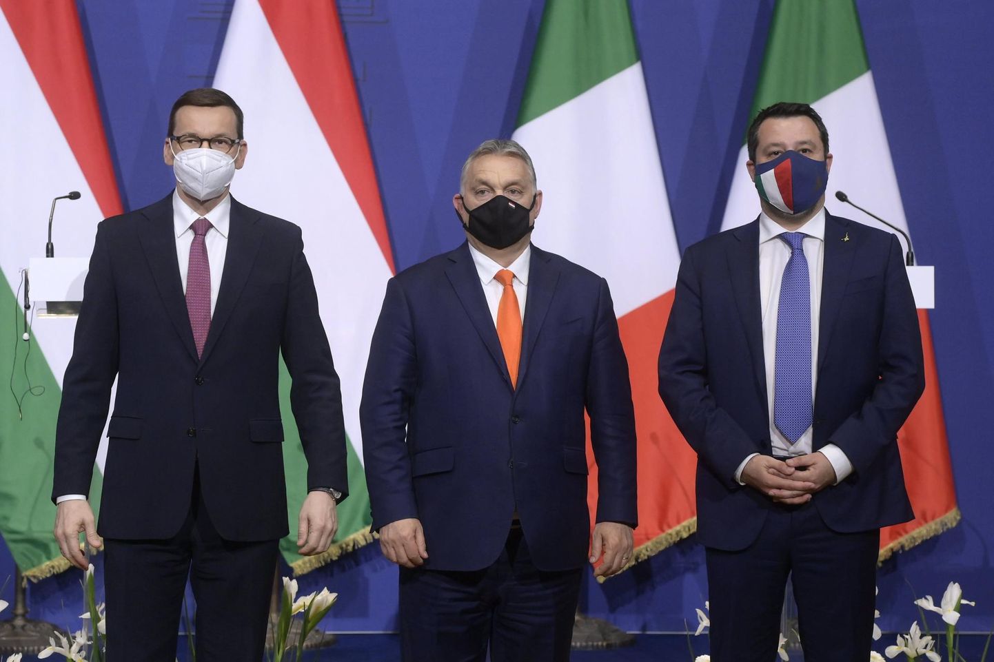 Poola peaminister Mateusz Morawiecki, Ungari peaminister Viktor Orbán ja Itaalia Lega juht Matteo Salvini 1. aprillil Budapestis peetud kohtumisel.