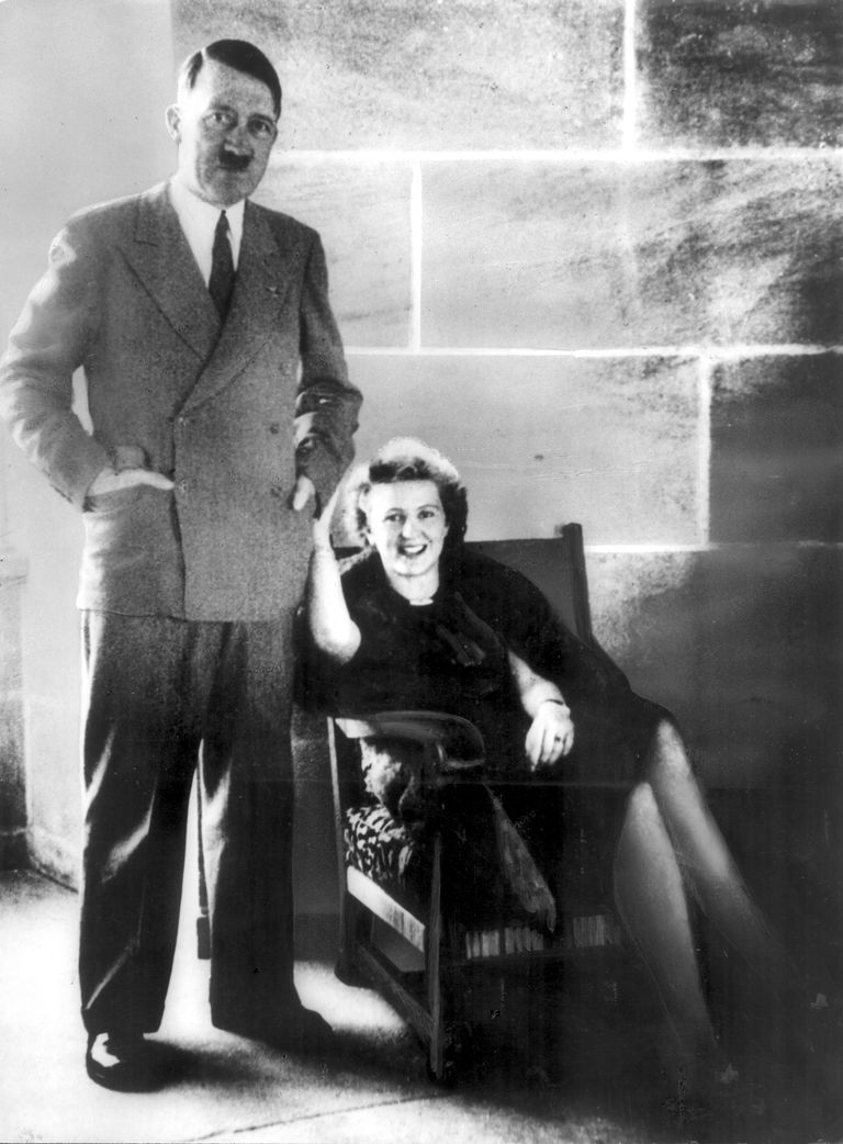 Adolf Hitler ja Eva Braun Berchtesgadeni residentsis dateerimata fotol