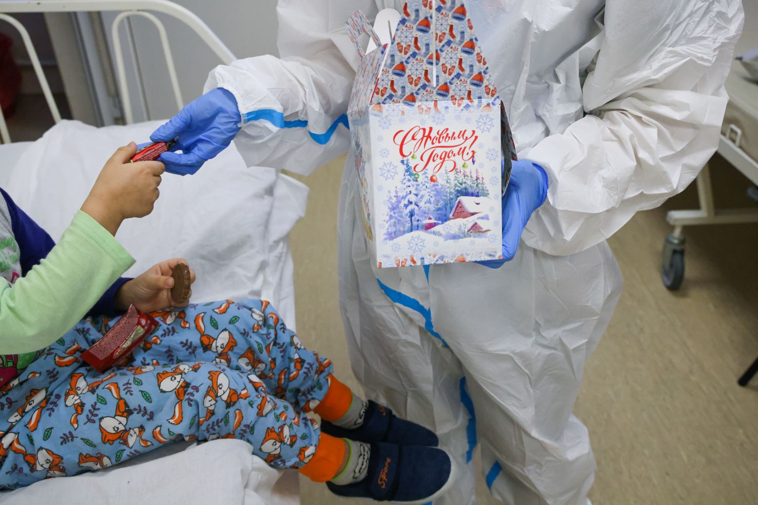 Laps koroonaviiruse tõttu haiglas. Pilt on illustreeriv.