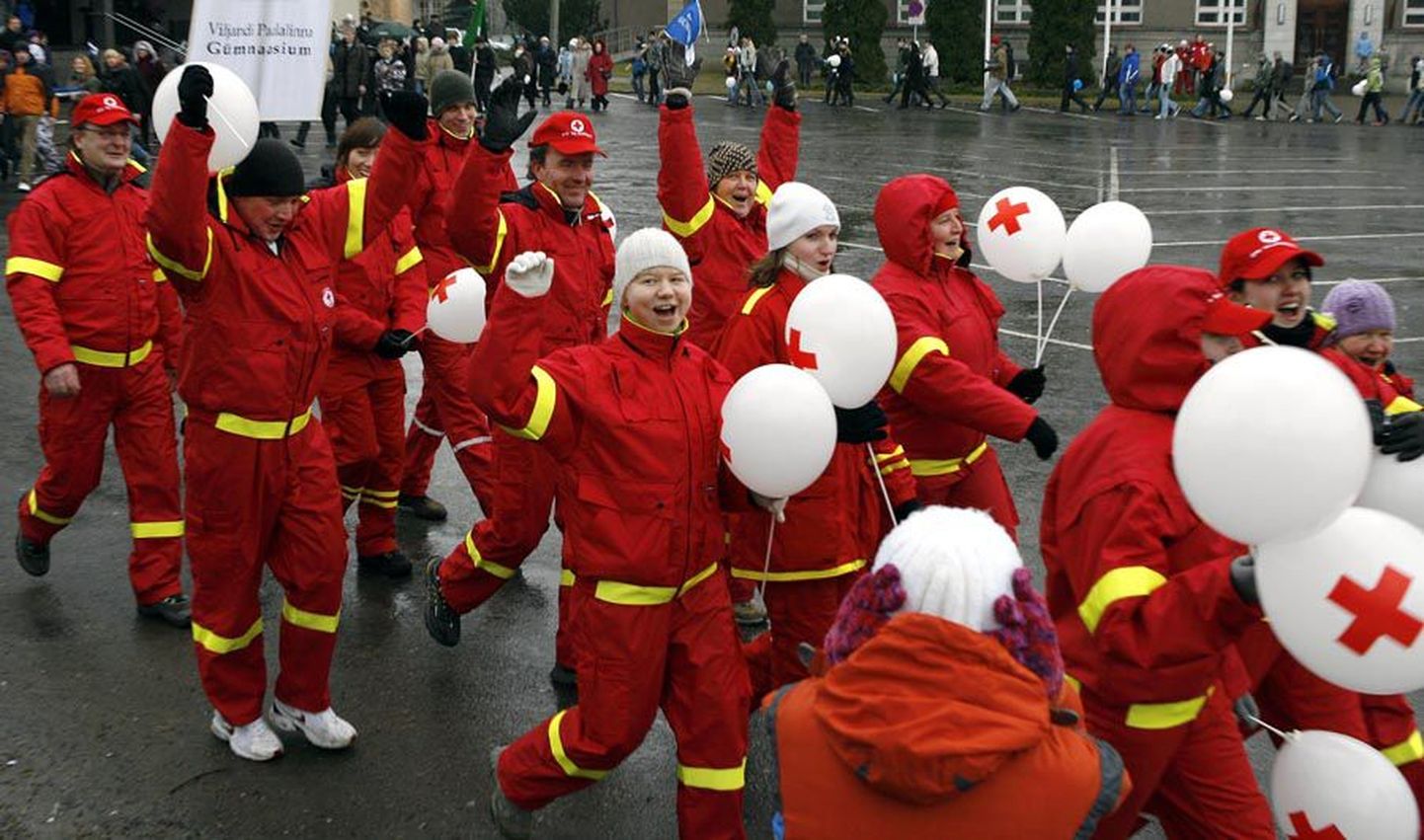 Punase Risti vabatahtlikud kannavad silmatorkavat vormi.