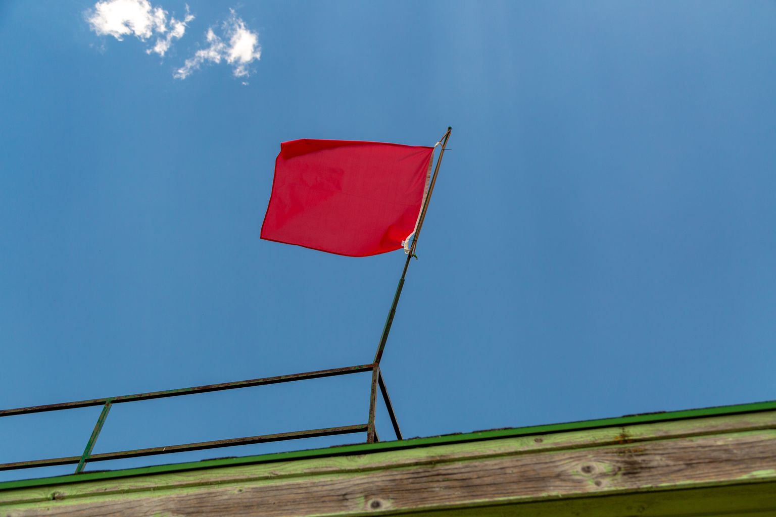 Punane lipp rannas.



Foto: Arvo Meeks / Lõuna-Eesti Postimees
