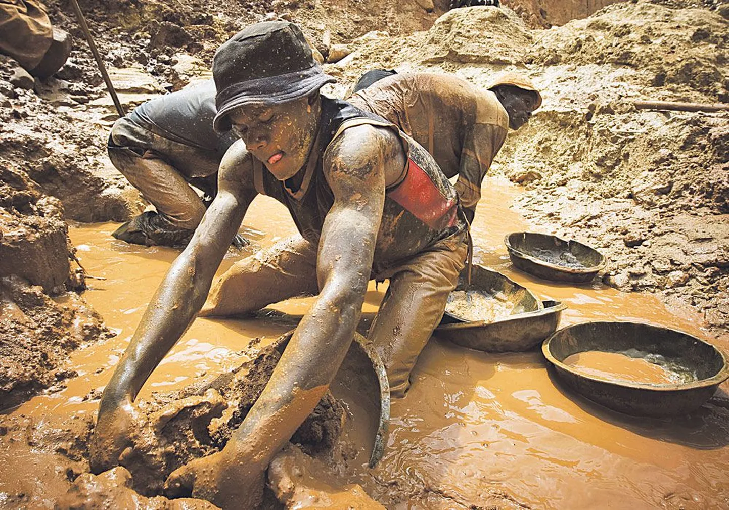 Добыча золота в Конго идет полным ходом, а у Эстонии пока даже нет государственной стратегии по финансированию разведки полезных ископаемых.