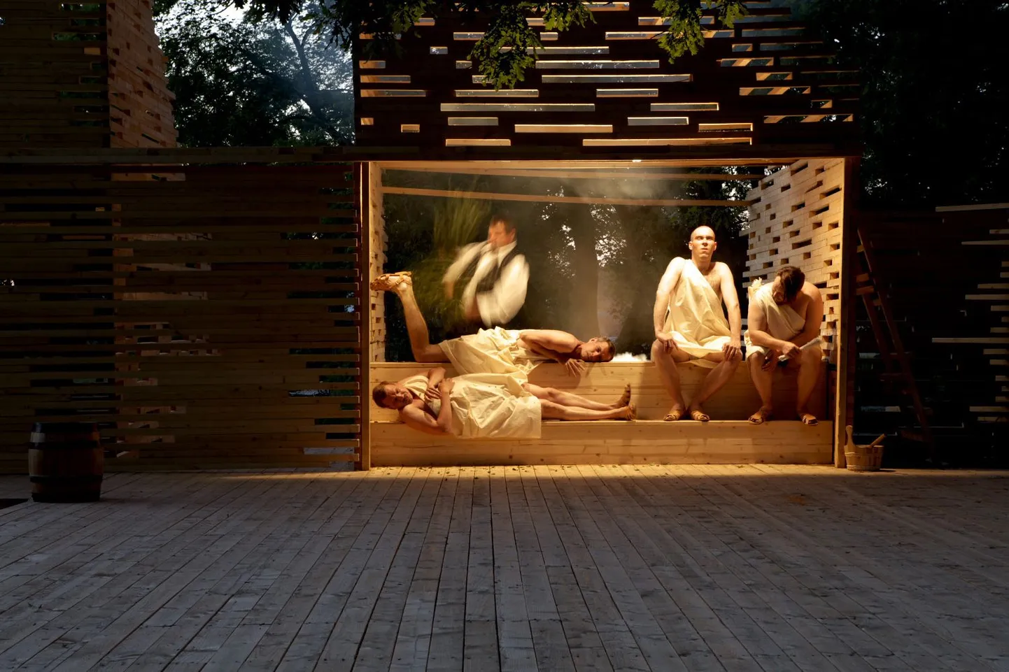 Saunas: siurulased aktsioonis.