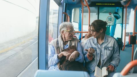 Üliõpilase südametu käitumine bussis ajas avalikkuse raevu: «Sa peaksid häbenema!»