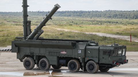 Krievija Ukrainai naktī uzbrukusi ar raķeti "Iskander-M" un 154 droniem