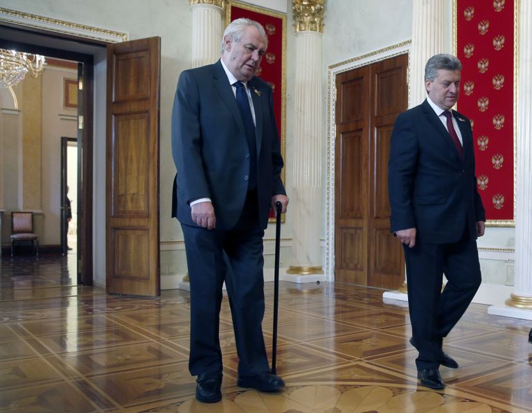 Tšehhi president Milos Zeman (v) ja Makedoonia riigipea Gjorge Ivanov Moskvas. Foto: Scanpix