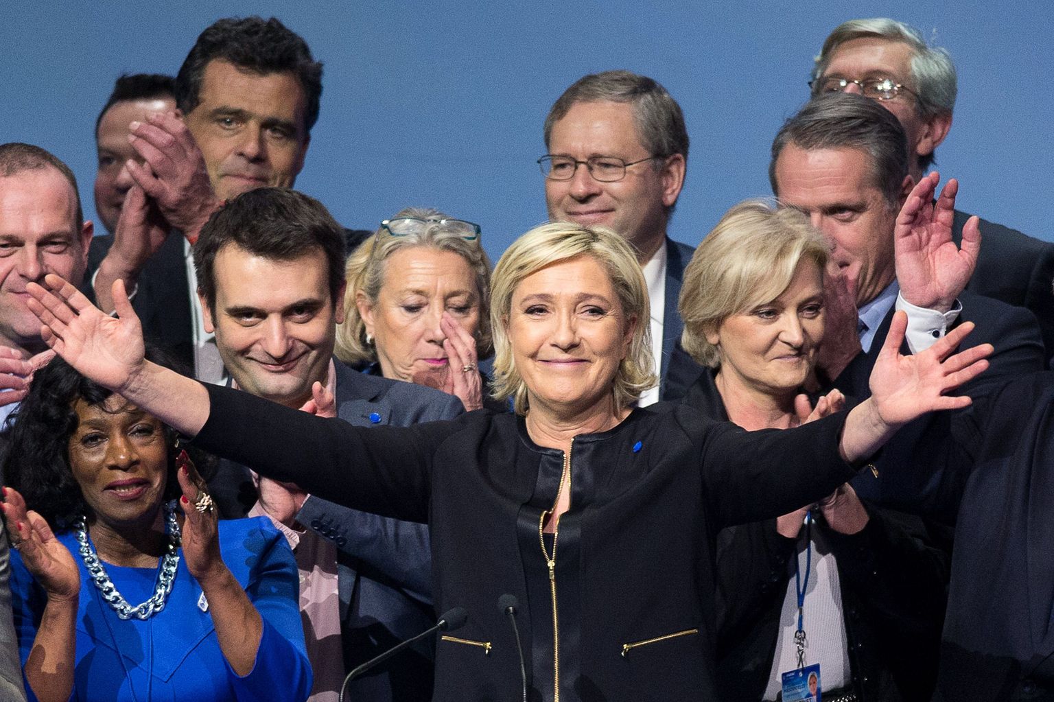 Marine Le Pen ja tema toetajaskond.
