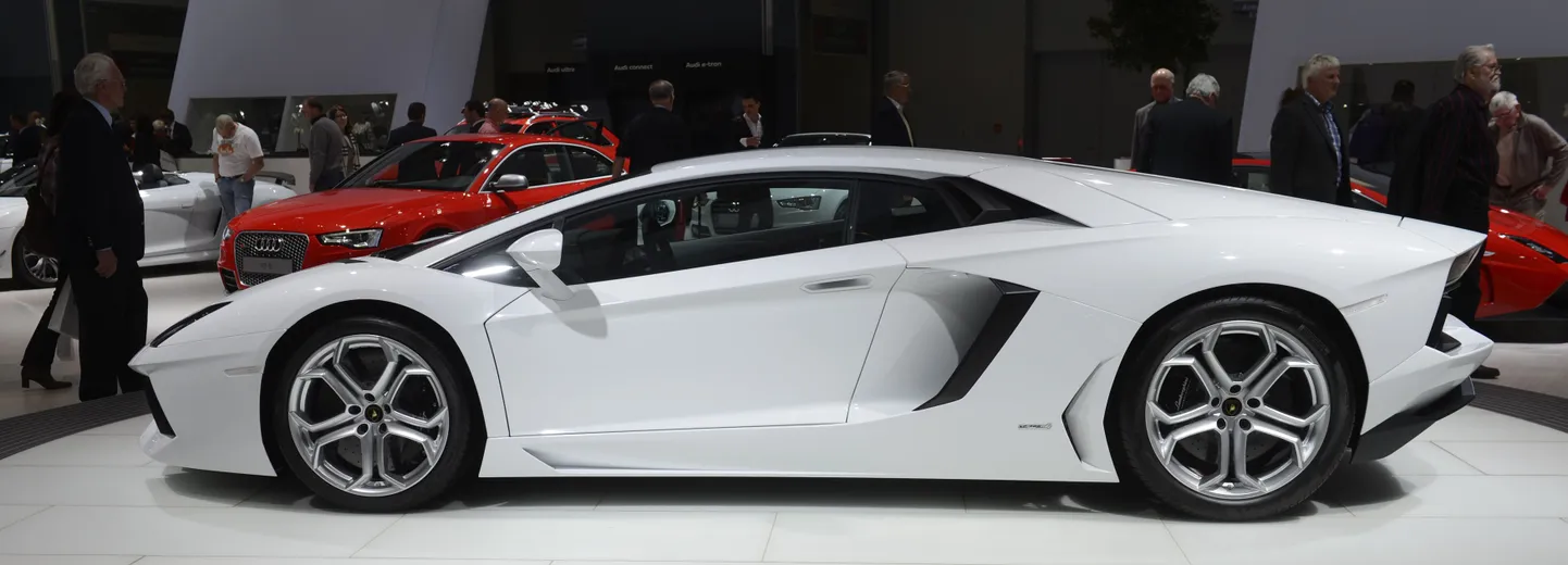 Lamborghini Aventador.