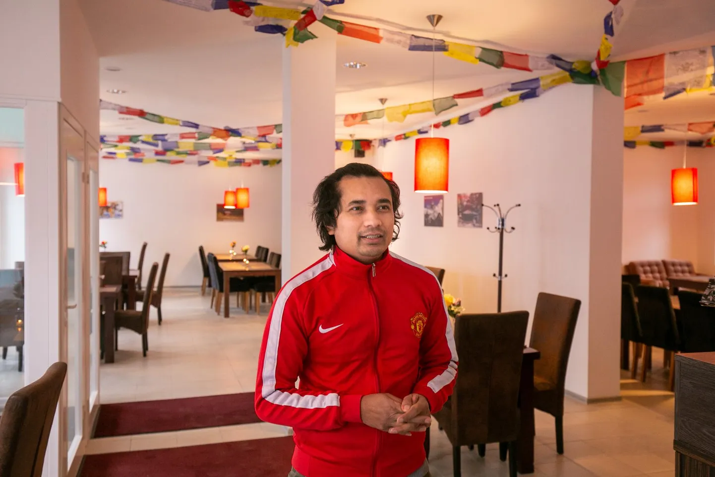 Kohe selle aasta alustuseks sai Tartu tänav elu juurde, kui nepallane Resham Kisan avas pärast põhjalikku renoveerimist endise taaskasutuspoe ruumides idamaise restorani Aasia Billa.