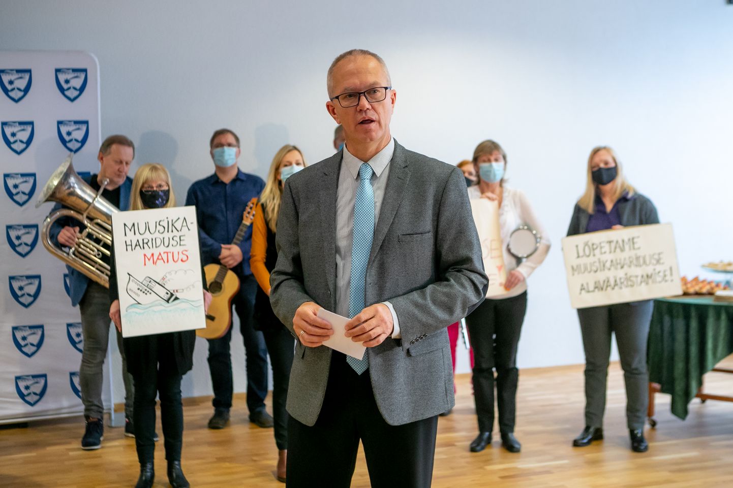 VÕIM JA VAIM: Aasta tagasi tulid Mart Maastiku kutsel Saaremaa volikogu istungile protestima muusikakooli õpetajad. Nüüd loodab Maastik, et tal õnnestub pehmendada radikaalset rahvamajade reformi.