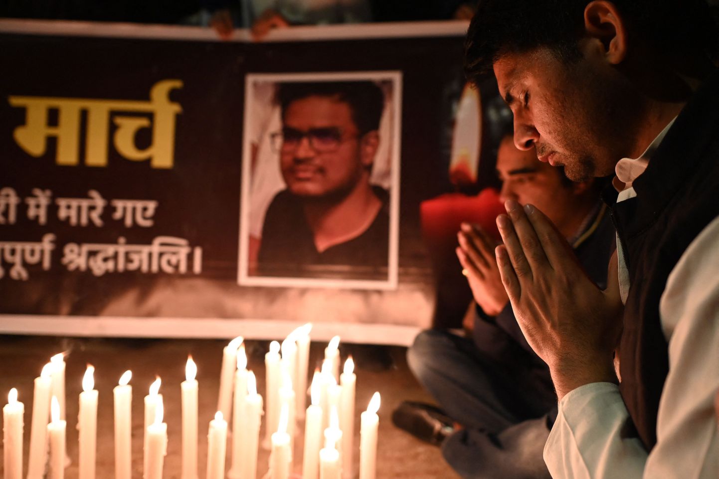 India üliõpilased mälestavad New Delhis Ukrainas Harkivis Venemaa rünnakus hukkunud Naveen Gyanagoudari