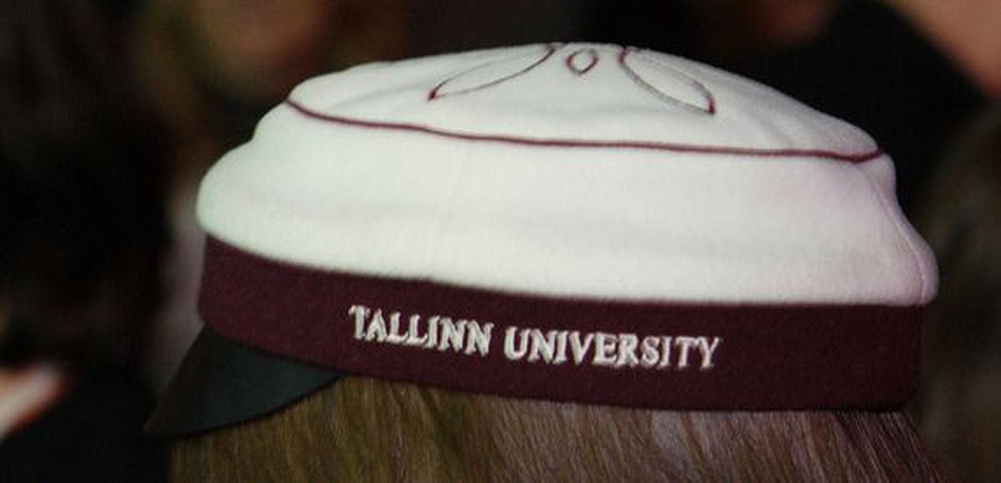 Tudeng Tallinna Ülikooli tekliga.