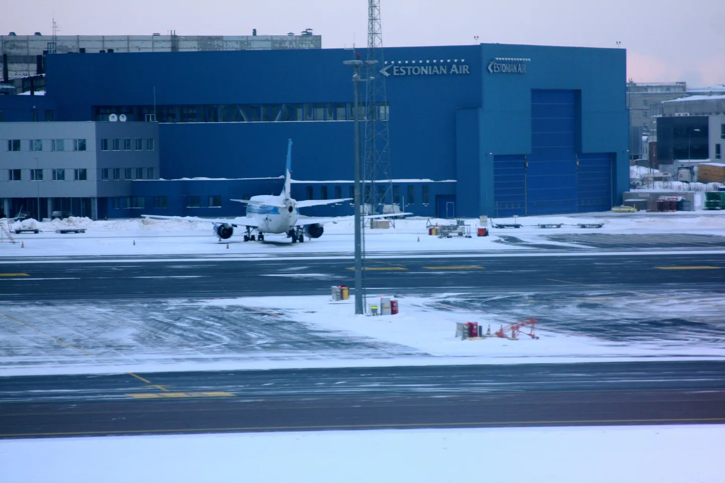 Estonian Airi lennuk Tallinna lennujaamas.