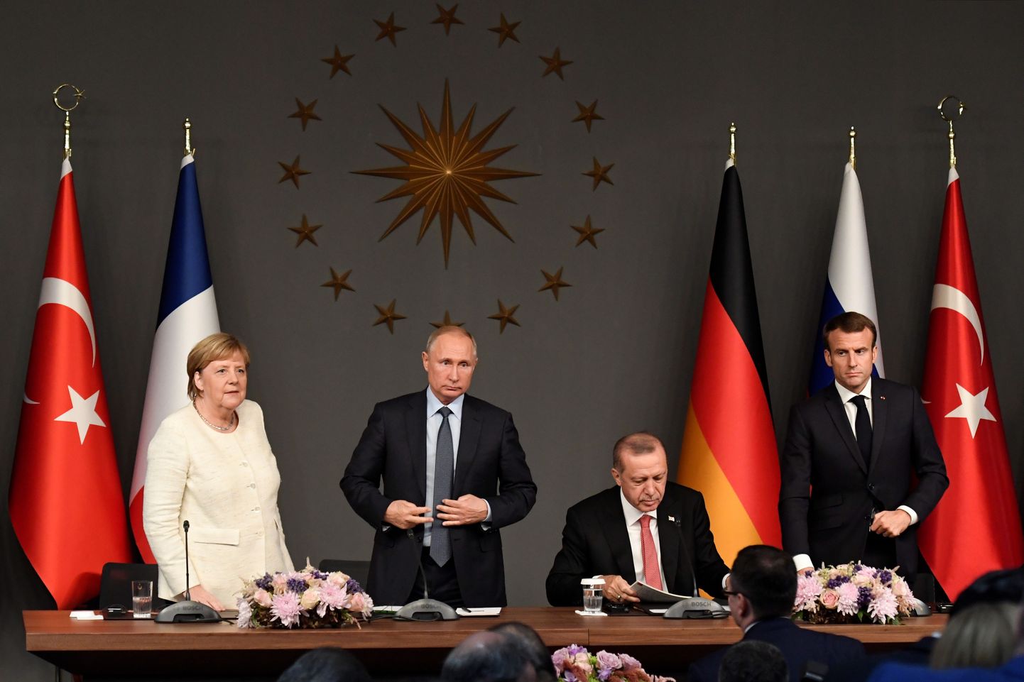 Vācijas, Krievijas, Turcijas un Francijas līderi samitā Stambulā