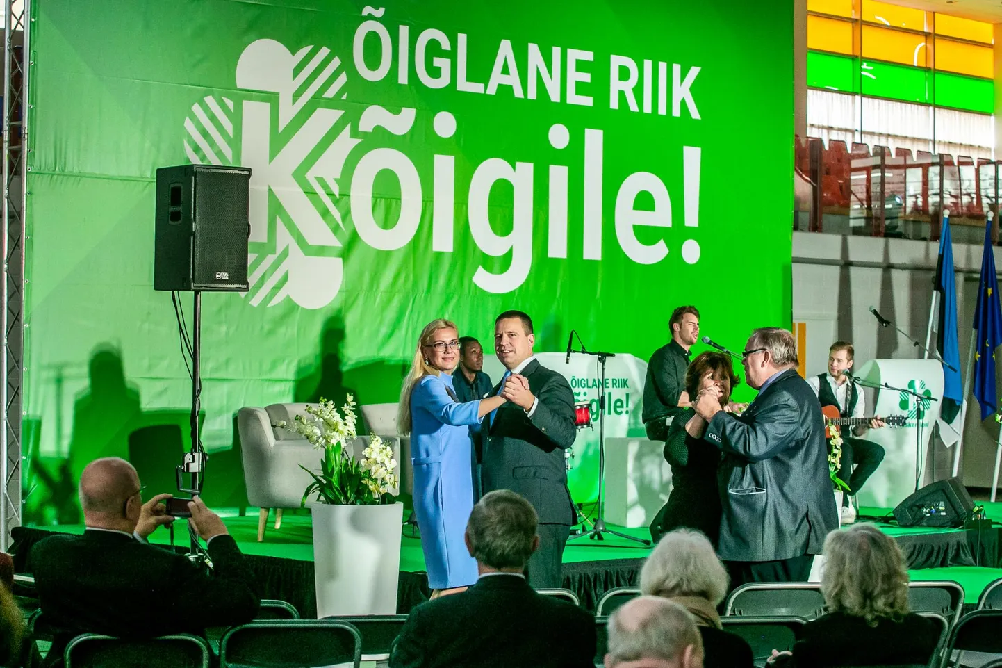 Kui kongressil käib tants parteikaaslastega, siis pärast valimisi alles algab erakondade partneri valimine.