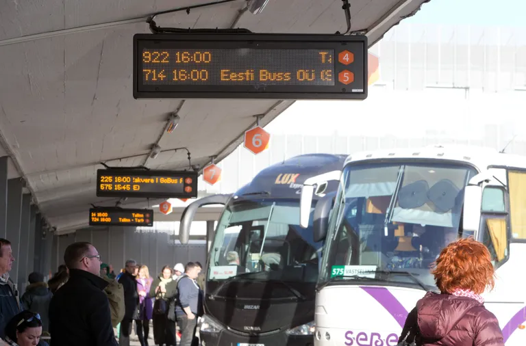 Tallinna bussijaam on kerjajatele hea koht, kus võib päevas isegi 200 eurot kokku saada.