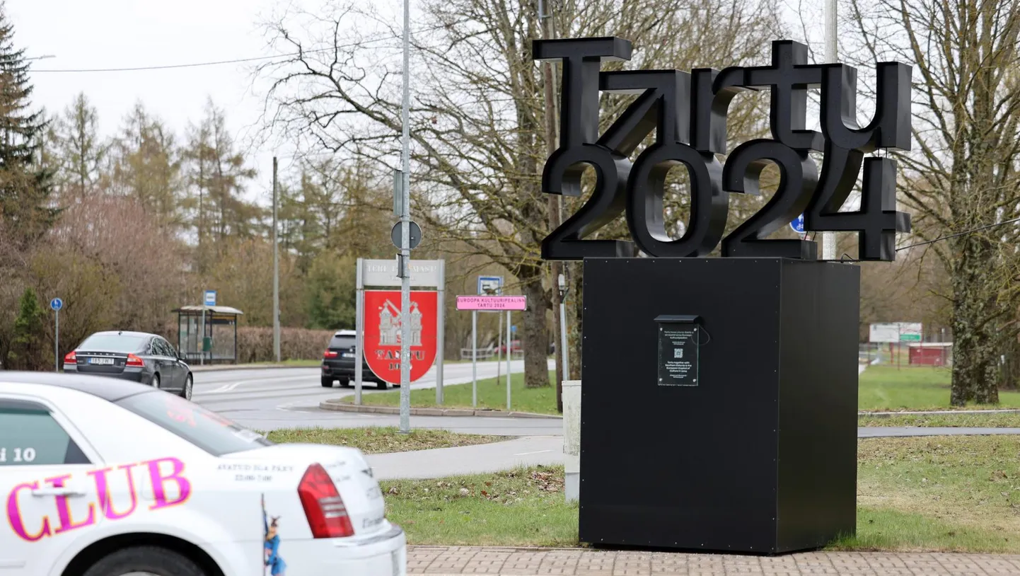 Euroopa kultuuripealinn Tartu 2024 logo Tartusse sissesõidul Tallinna mnt ääres.
 