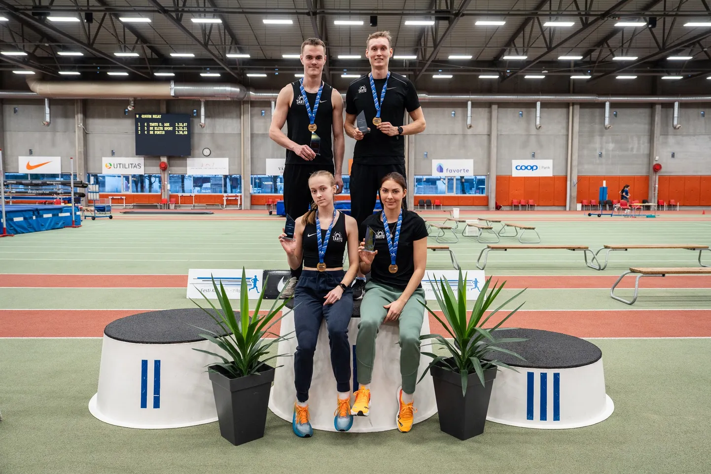 Tartu ülikooli akadeemilise spordiklubi 4 x 400 meetri teatenelik sai ajaks 3.32.87, mis tähistab Eesti U23 vanuseklassi lühirajarekordit.