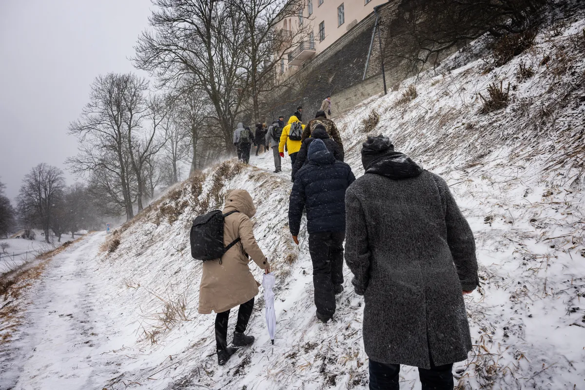 Ekskursioonil ronitakse üles ka Toompea nõlvast.