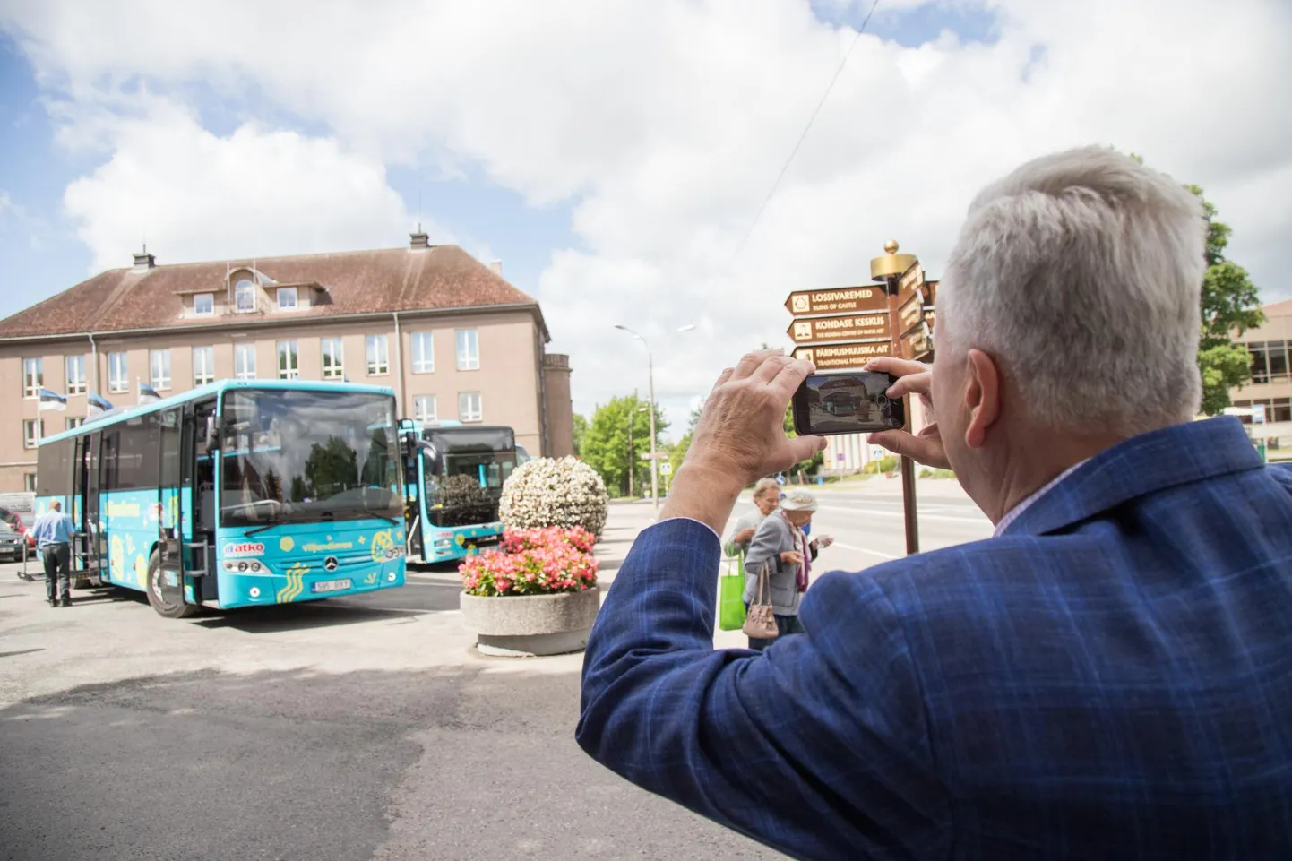 Aktsiaseltsi Atko Grupp nõukogu esimees Arvo Sarapuu pidas Viljandimaal teenust pakkuma hakkavate busside disaini eriti õnnestunuks.
