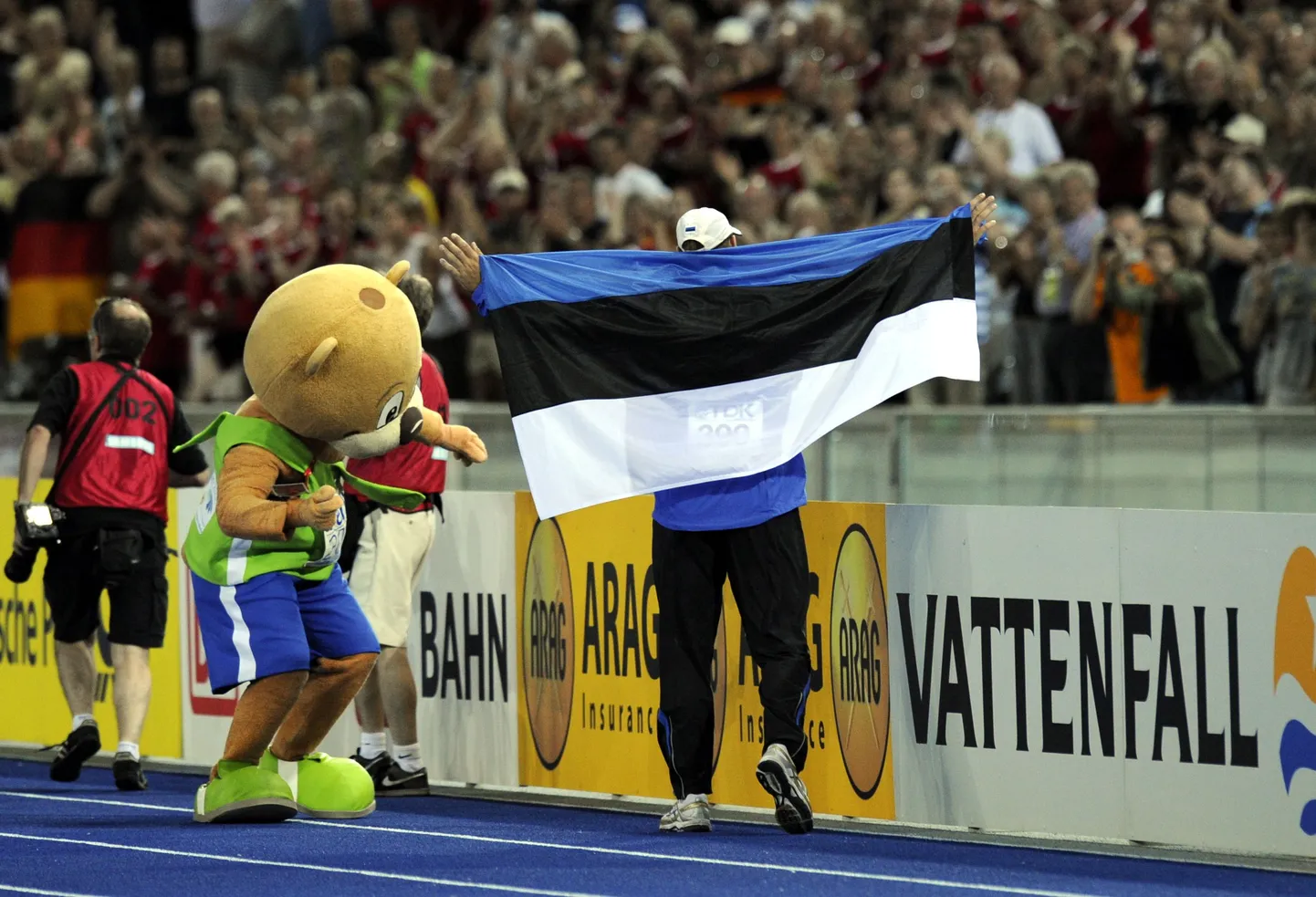 Gerd Kanter Berliini MMil medali võitmist tähistsmas.