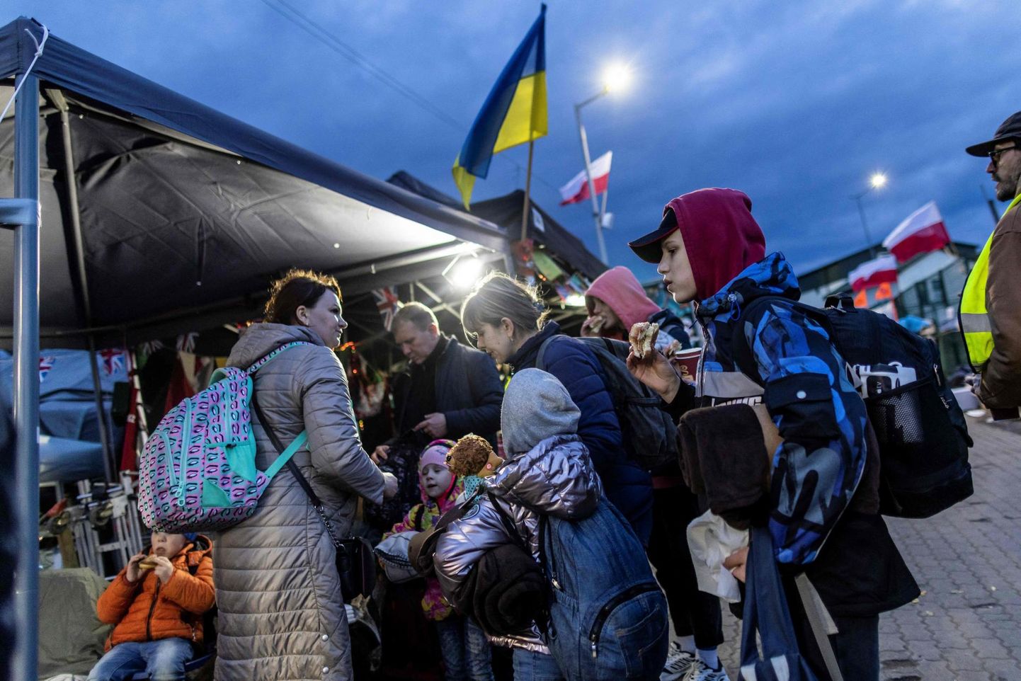 Ukraina sõjapõgenikud Poolas Medyka piiripunktis. Põgenikke abistavate ühenduste sõnul tegutsevad kupeldajad ja muud kurjategijad piiril nii üksi kui ka rühmadena.
