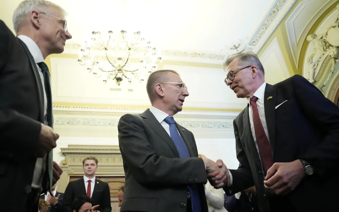 Jaunievēlētais Valsts prezidents Edgars Rinkēvičs pēc ievēlēšanas amatā