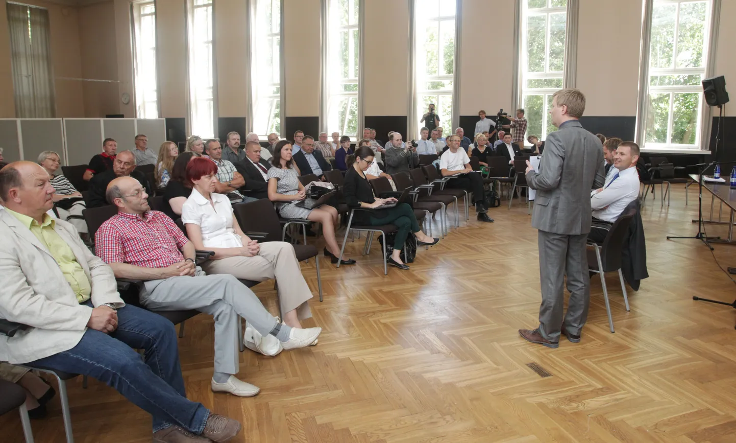 Ministrid Hanno Pevkur ja Margus Tsahkna kohtusid kolmapäeva õhtupoolikul Lõuna-Eesti omavalitsusjuhtidega.