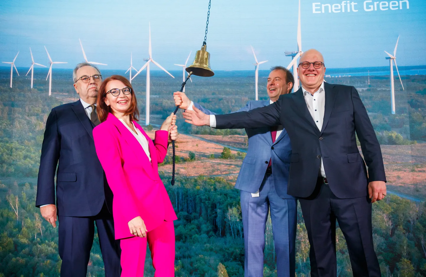 Enefit Green aktsiale börsikella helistamine esimesel kauplemispäeval Energia Avastuskeskuses.