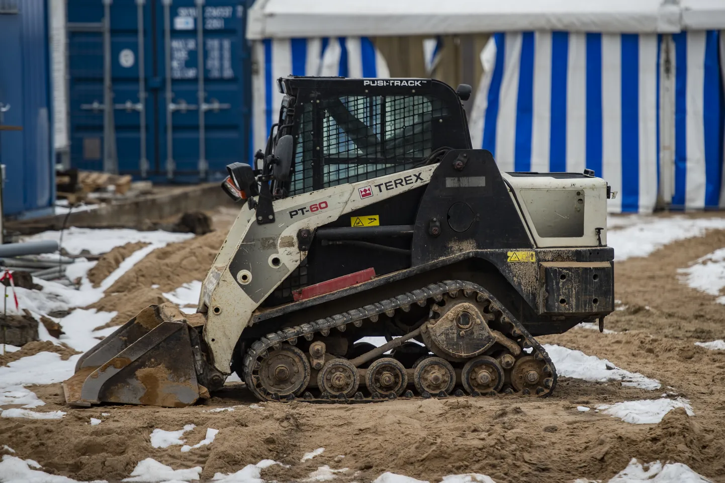 Daugavas stadiona ledus halles būvniecība
