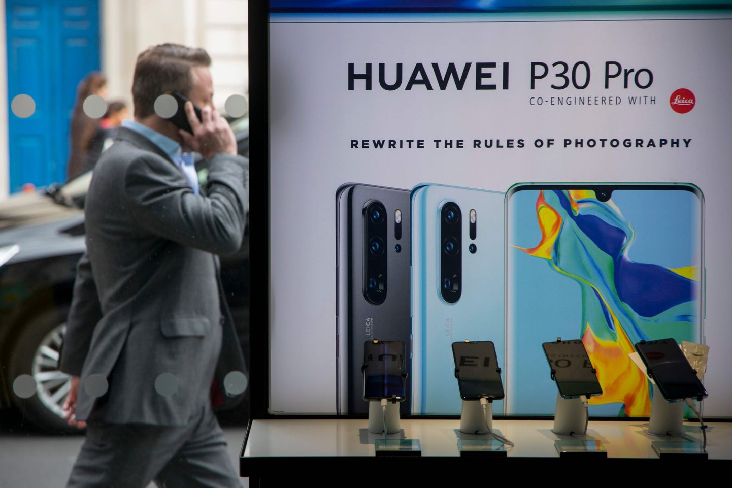 Реклама Huawei в Лондоне.